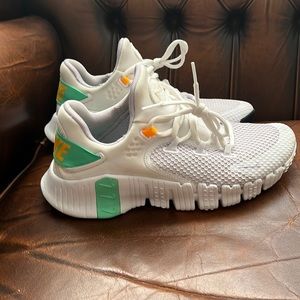 Nike Free Metcon 4 Training Shoe White orange Lilac 8M Womans